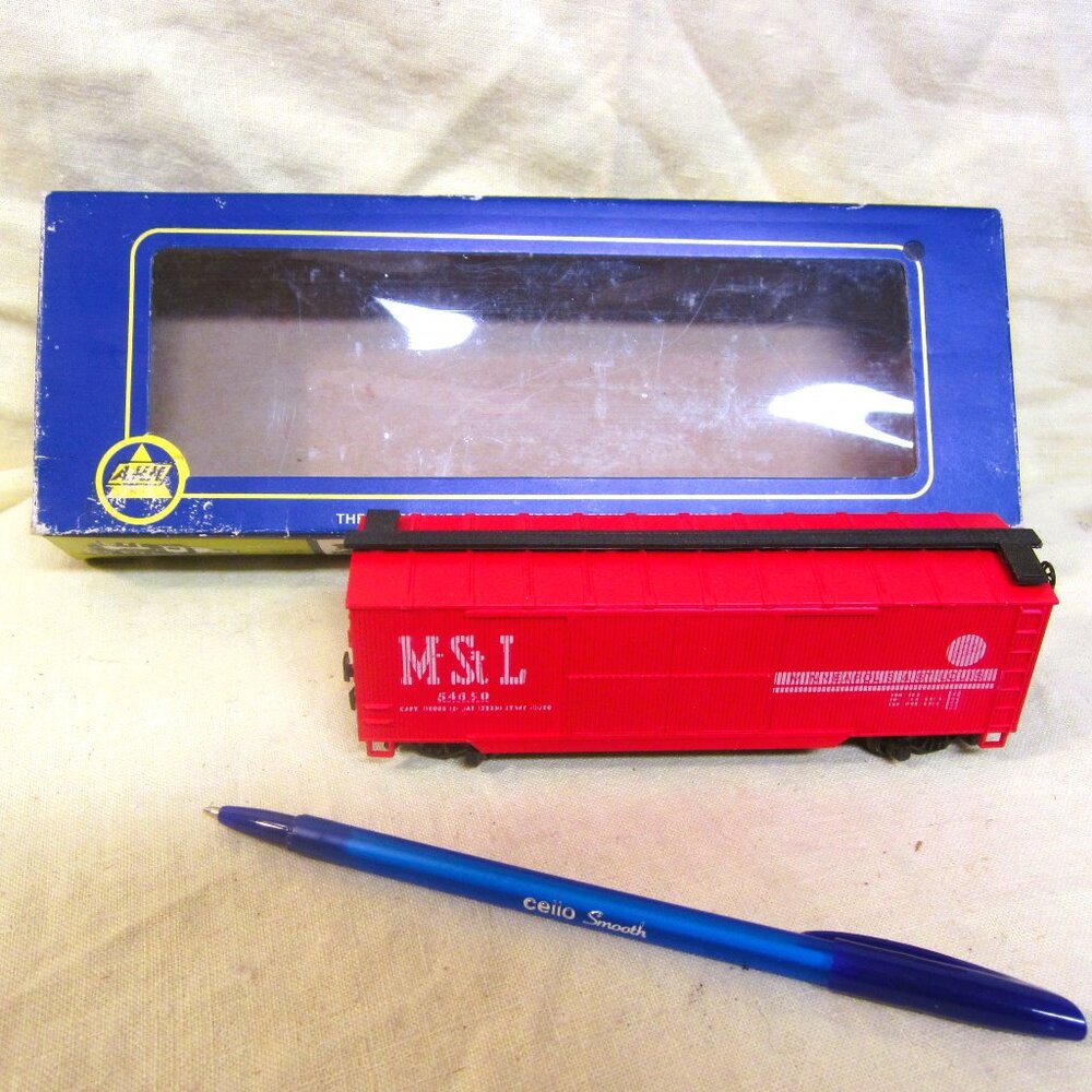 VTG AHM HO SCALE "M ST L" DOUBLE DOOR BOX CAR, RED #54650